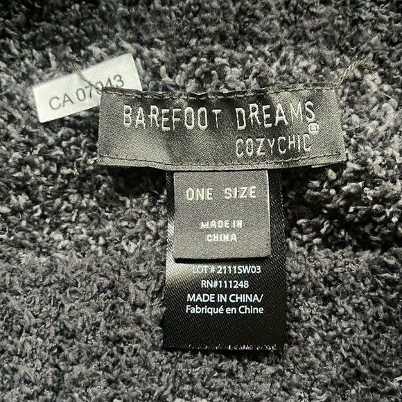 Poncho NWOT - Picture 7 of 8